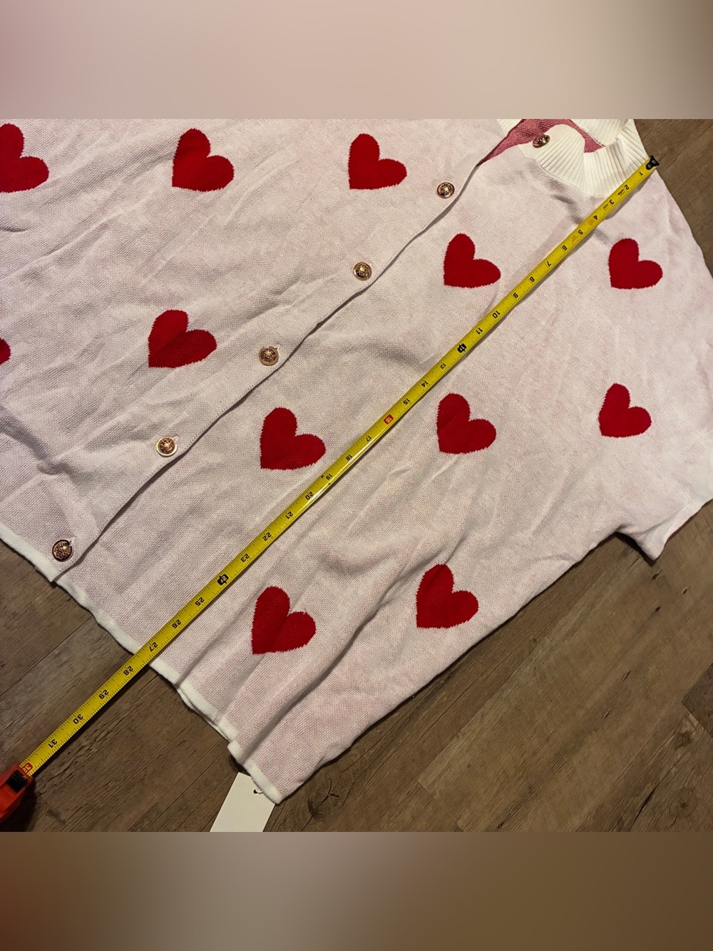Amazon White Short Sleeved Cardigan with Red Heart Print - Picture 4 of 9